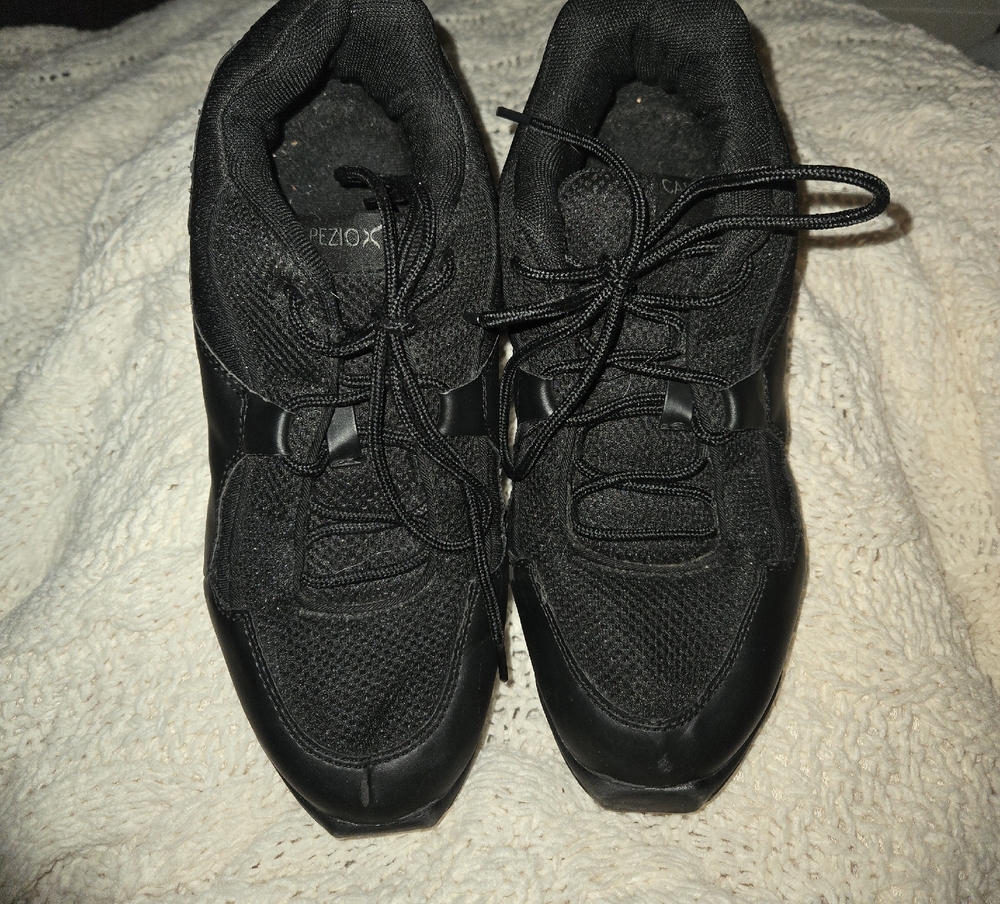 Capeziox Size 9.5 Dance Shoe Flexible Sneakers